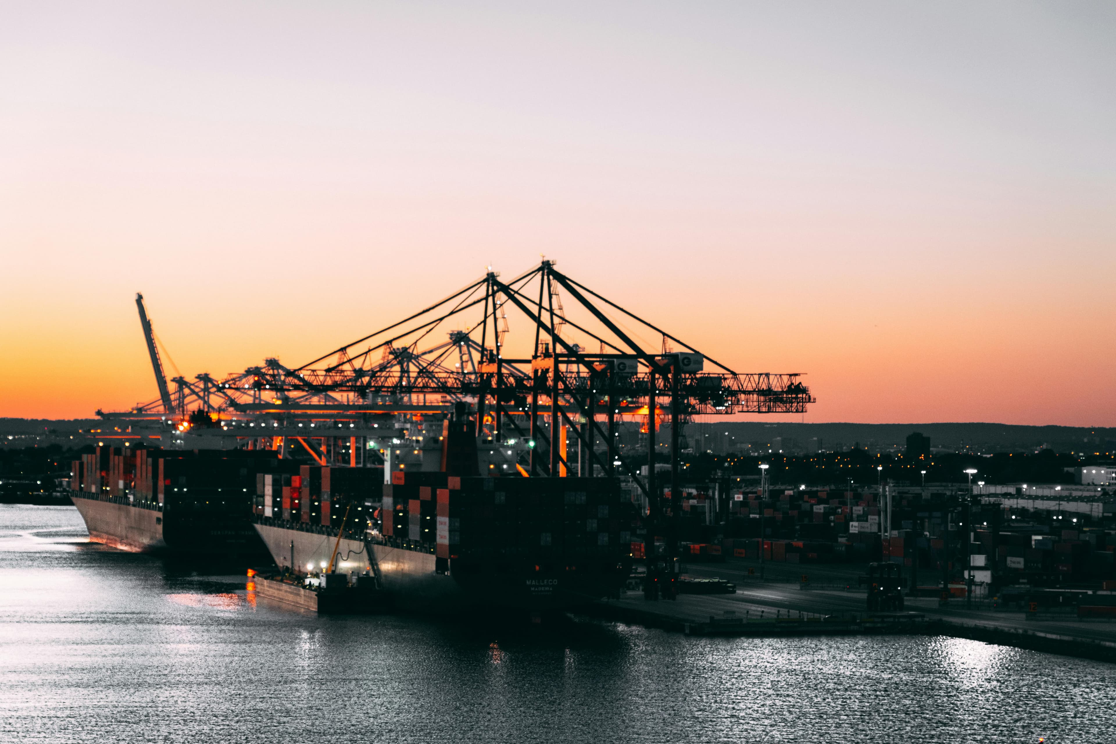 International cargo shipping